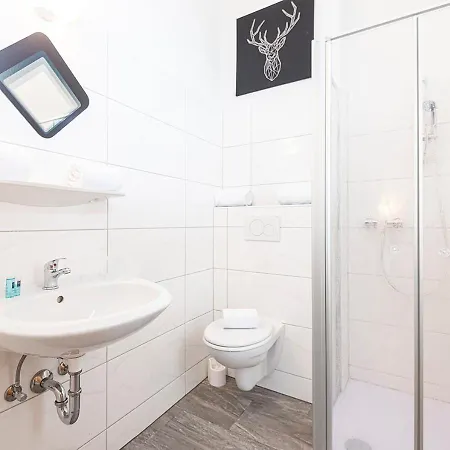 Bed & Breakfast Bristol 3*